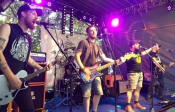 Rich Widows (14u40– 15u20) Woodstage