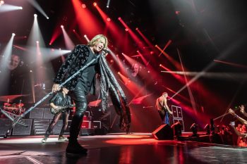 De Blinkende Jokers met Def Leppard